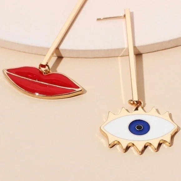 3/$30 💛 Evil Eye And Lip Earrings - Picture 5 of 7